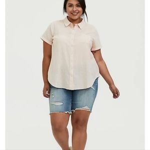 {3/$20} TORRID LIGHT PINK TEXTURED BUTTON FRONT SHIRT